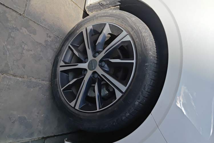 Used Geely Auto Emgrand 2022 4th Generation 1.5L CVT Luxury Model Right Front Wheel Hub