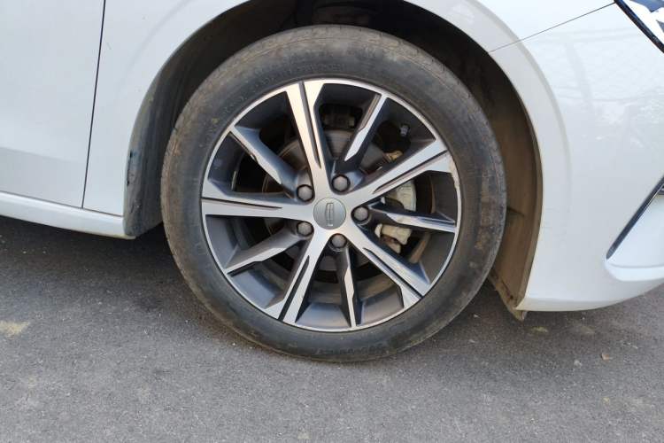 Used Geely Auto Emgrand 2022 4th Generation 1.5L CVT Flagship Model Right Front Wheel Hub