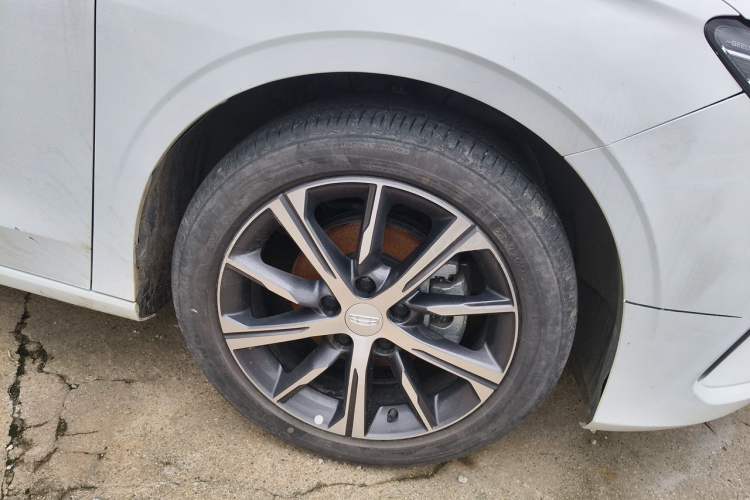 Used Geely Auto Emgrand 2022 4th Generation 1.5L CVT Flagship Model Right Front Wheel Hub