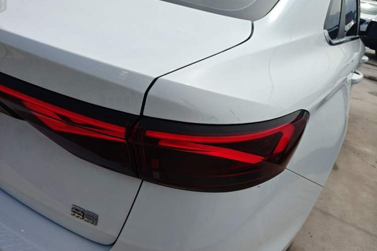 Used Geely Auto Emgrand 2022 4th Generation 1.5L CVT Luxury Model Right Rear Taillight
