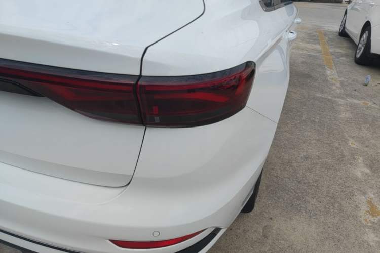 Used Geely Auto Emgrand 2022 4th Generation 1.5L CVT Flagship Model Right Rear Taillight