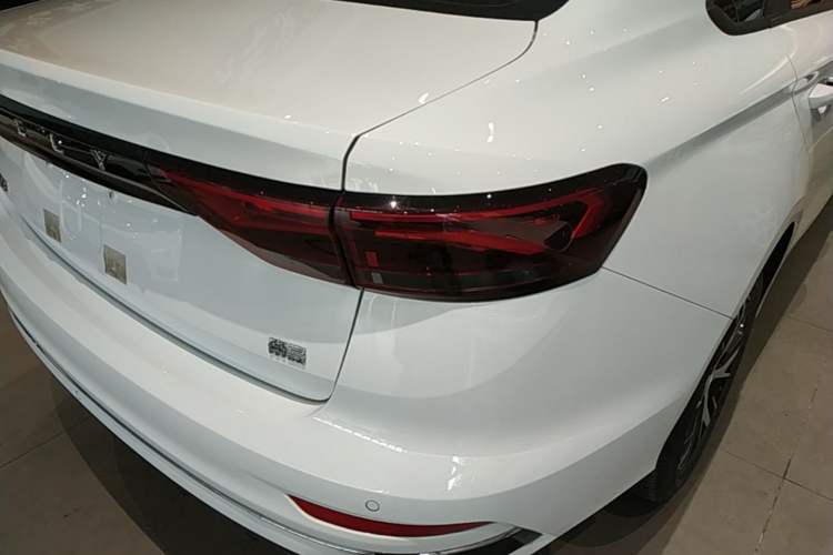 Used Geely Auto Emgrand 2022 4th Generation 1.5L CVT Elite Model Right Rear Taillight