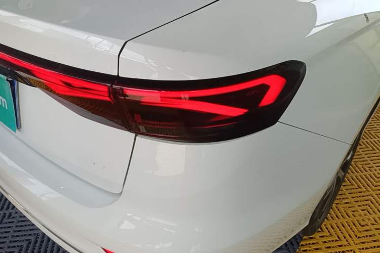 Used Geely Auto Emgrand 2022 4th Generation 1.5L CVT Luxury Model Right Rear Taillight