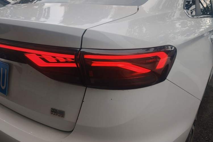 Used Geely Auto Emgrand 2022 4th Generation 1.5L CVT Flagship Model Right Rear Taillight