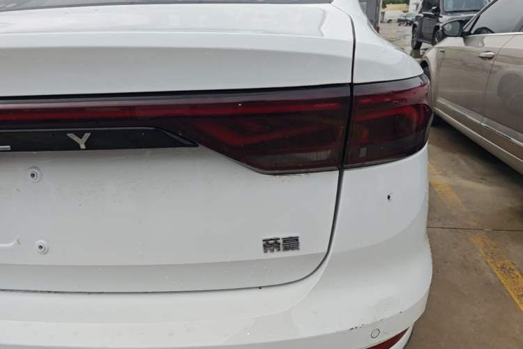 Used Geely Auto Emgrand 2022 4th Generation 1.5L CVT Luxury Model Right Rear Taillight