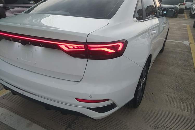 Used Geely Auto Emgrand 2022 4th Generation 1.5L CVT Luxury Model Right Rear Taillight