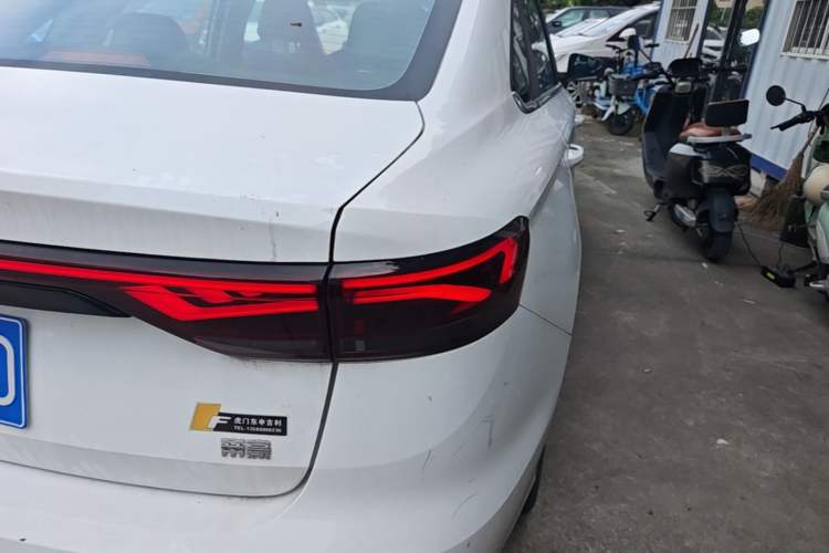 Used Geely Auto Emgrand 2022 4th Generation 1.5L CVT Luxury Model Right Rear Taillight