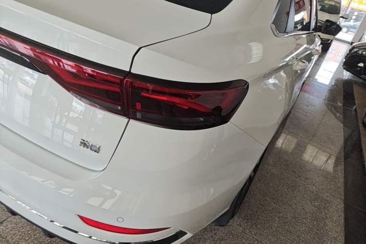 Used Geely Auto Emgrand 2022 4th Generation 1.5L CVT Luxury Model Right Rear Taillight