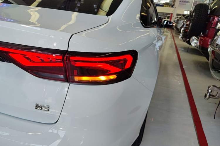 Used Geely Auto Emgrand 2022 4th Generation 1.5L CVT Luxury Model Right Rear Taillight
