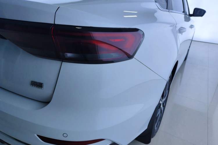 Used Geely Auto Emgrand 2022 4th Generation 1.5L CVT Flagship Model Right Rear Taillight