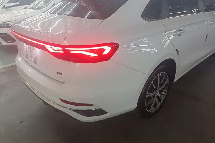 Used Geely Auto Emgrand 2022 4th Generation 1.5L CVT Flagship Model Right Rear Taillight