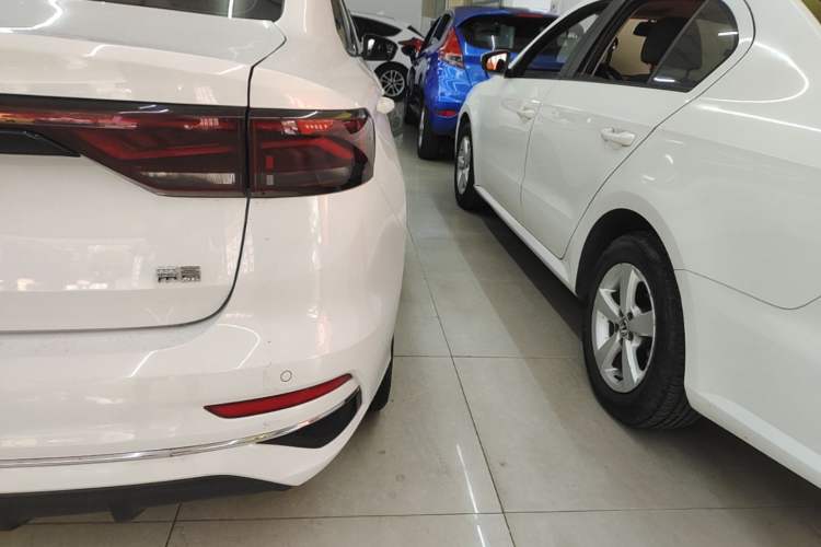 Used Geely Auto Emgrand 2022 4th Generation 1.5L CVT Luxury Model Right Rear Taillight