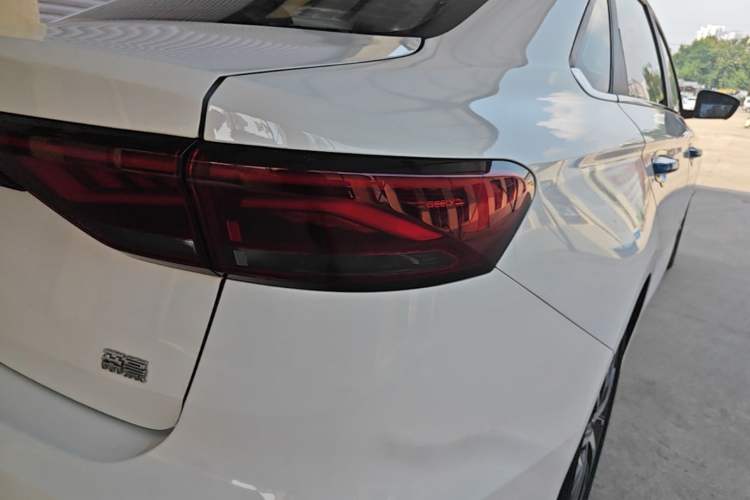 Used Geely Auto Emgrand 2022 4th Generation 1.5L CVT Luxury Model Right Rear Taillight