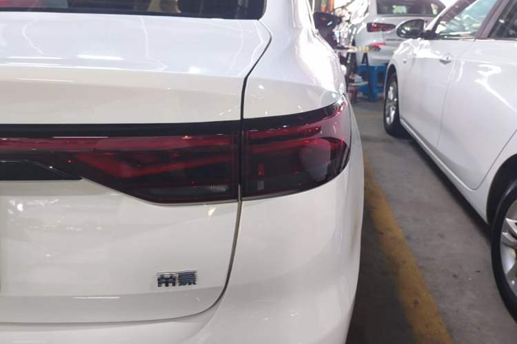 Used Geely Auto Emgrand 2022 4th Generation 1.5L CVT Luxury Model Right Rear Taillight