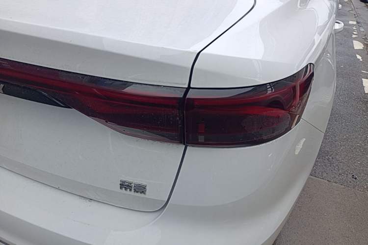 Used Geely Auto Emgrand 2022 4th Generation 1.5L CVT Flagship Model Right Rear Taillight