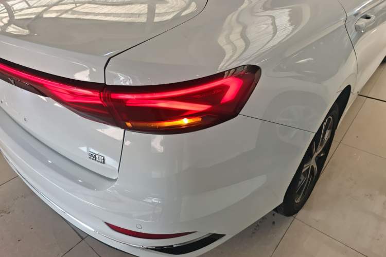 Used Geely Auto Emgrand 2022 4th Generation 1.5L CVT Luxury Model Right Rear Taillight