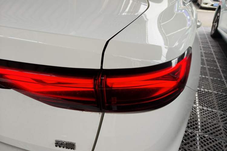 Used Geely Auto Emgrand 2022 4th Generation 1.5L CVT Luxury Model Right Rear Taillight