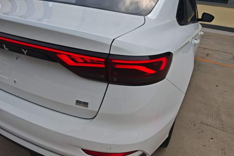 Used Geely Auto Emgrand 2022 4th Generation 1.5L CVT Luxury Model Right Rear Taillight