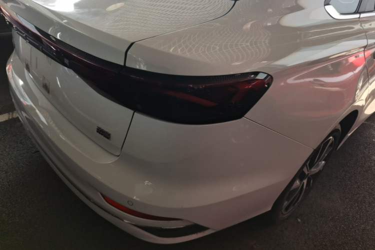 Used Geely Auto Emgrand 2022 4th Generation 1.5L CVT Luxury Model Right Rear Taillight