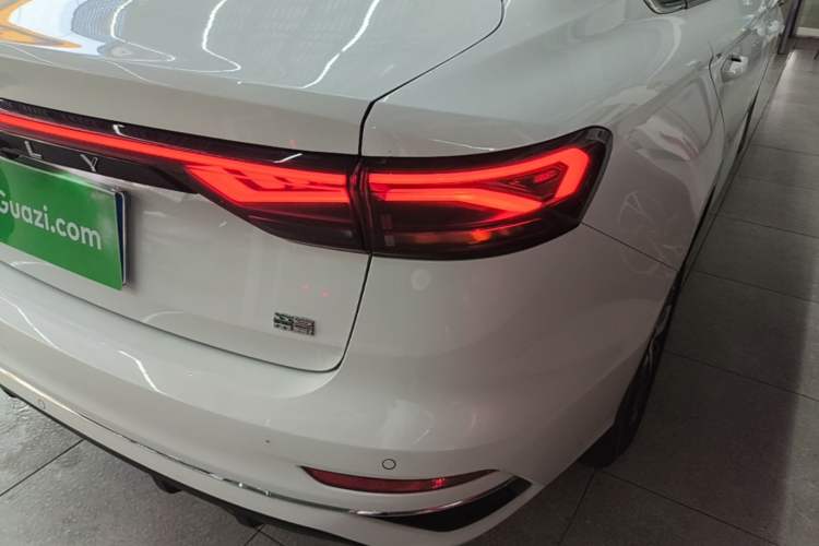 Used Geely Auto Emgrand 2022 4th Generation 1.5L CVT Flagship Model Right Rear Taillight