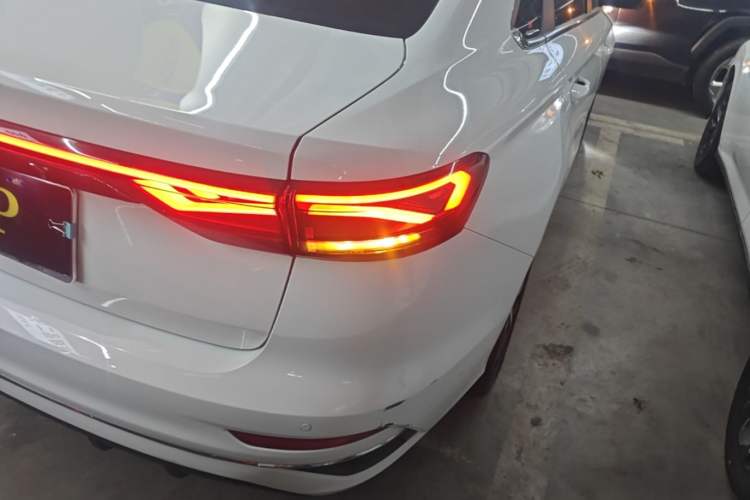 Used Geely Auto Emgrand 2022 4th Generation 1.5L CVT Flagship Model Right Rear Taillight
