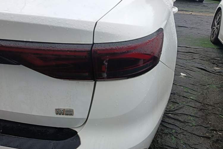 Used Geely Auto Emgrand 2022 4th Generation 1.5L CVT Luxury Model Right Rear Taillight