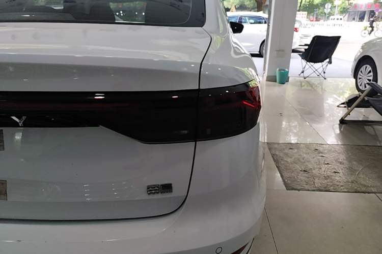 Used Geely Auto Emgrand 2022 4th Generation 1.5L CVT Flagship Model Right Rear Taillight