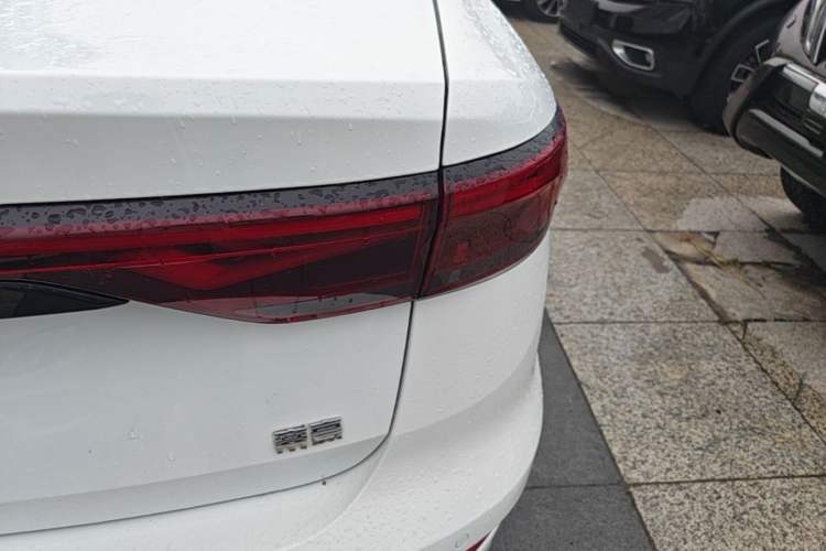 Used Geely Auto Emgrand 2022 4th Generation 1.5L CVT Luxury Model Right Rear Taillight