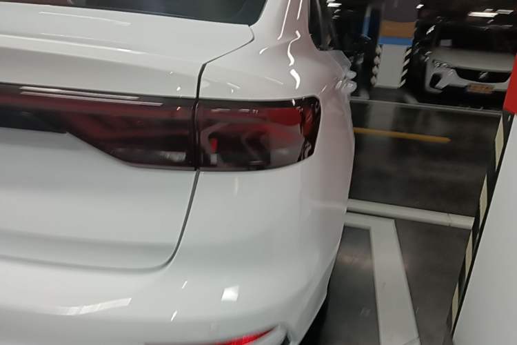 Used Geely Auto Emgrand 2022 4th Generation 1.5L CVT Luxury Model Right Rear Taillight