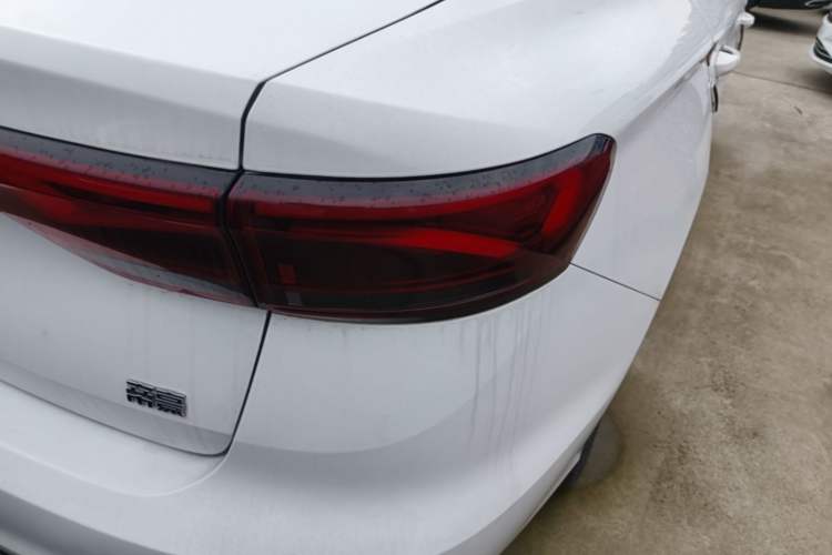 Used Geely Auto Emgrand 2022 4th Generation 1.5L CVT Flagship Model Right Rear Taillight