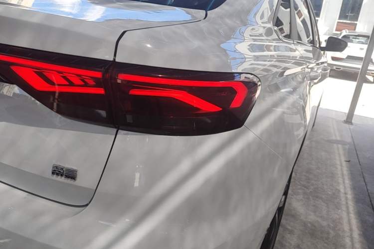 Used Geely Auto Emgrand 2022 4th Generation 1.5L CVT Flagship Model Right Rear Taillight
