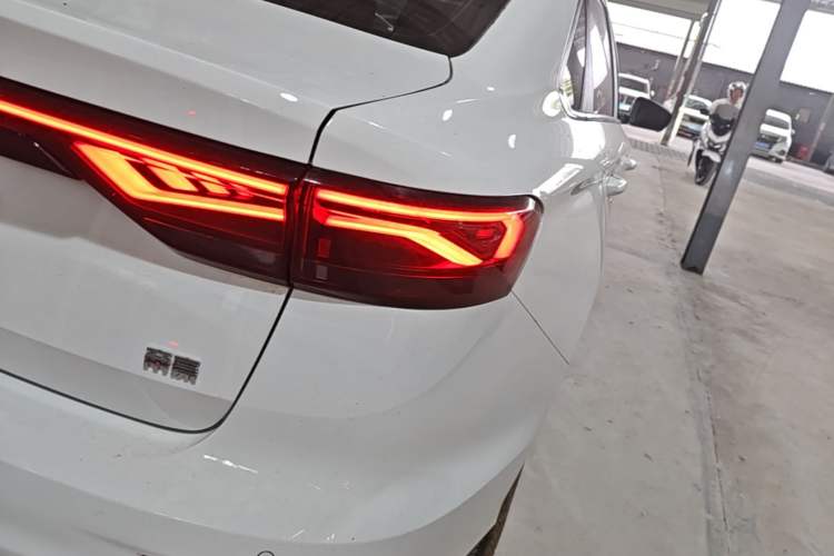 Used Geely Auto Emgrand 2022 4th Generation 1.5L CVT Luxury Model Right Rear Taillight