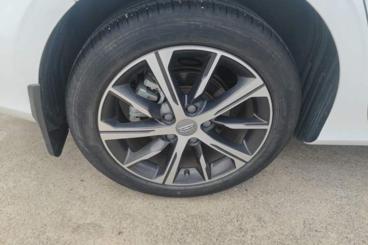 Used Geely Auto Emgrand 2022 4th Generation 1.5L CVT Flagship Model Right Rear Wheel Hub