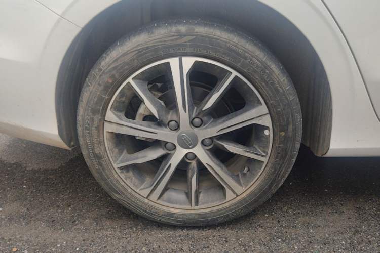 Used Geely Auto Emgrand 2022 4th Generation 1.5L CVT Flagship Model Right Rear Wheel Hub