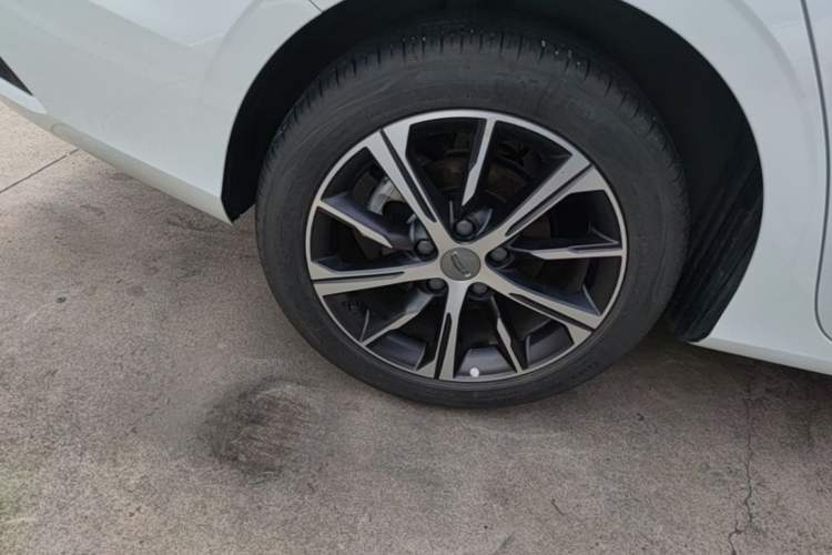 Used Geely Auto Emgrand 2022 4th Generation 1.5L CVT Luxury Model Right Rear Wheel Hub