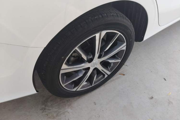Used Geely Auto Emgrand 2022 4th Generation 1.5L CVT Luxury Model Right Rear Wheel Hub