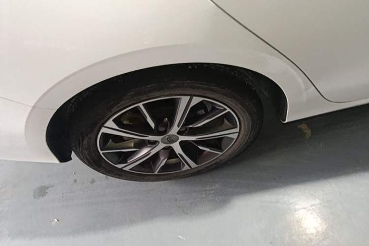 Used Geely Auto Emgrand 2022 4th Generation 1.5L CVT Flagship Model Right Rear Wheel Hub