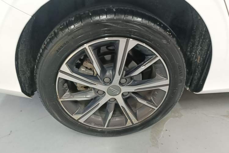 Used Geely Auto Emgrand 2022 4th Generation 1.5L CVT Luxury Model Right Rear Wheel Hub