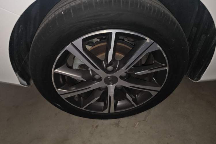 Used Geely Auto Emgrand 2022 4th Generation 1.5L CVT Flagship Model Right Rear Wheel Hub