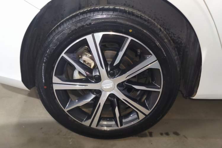 Used Geely Auto Emgrand 2022 4th Generation 1.5L CVT Luxury Model Right Rear Wheel Hub