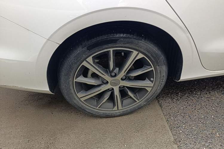 Used Geely Auto Emgrand 2022 4th Generation 1.5L CVT Flagship Model Right Rear Wheel Hub