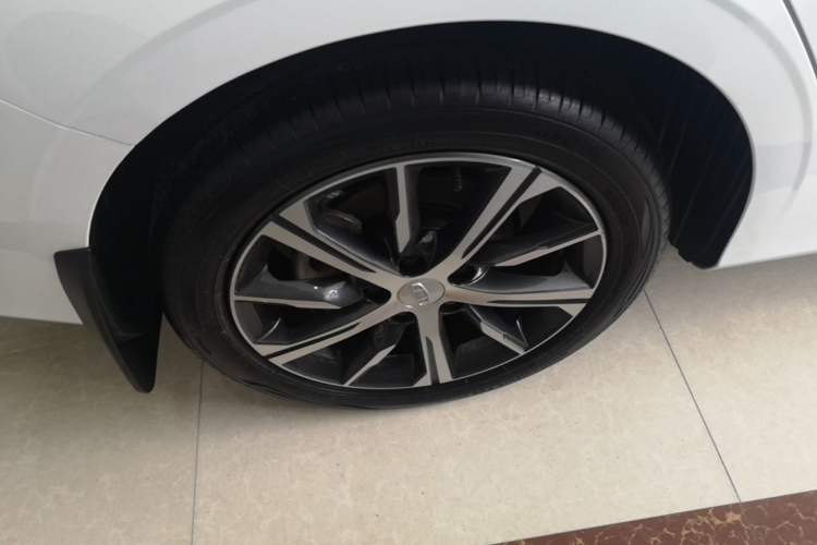 Used Geely Auto Emgrand 2022 4th Generation 1.5L CVT Luxury Model Right Rear Wheel Hub
