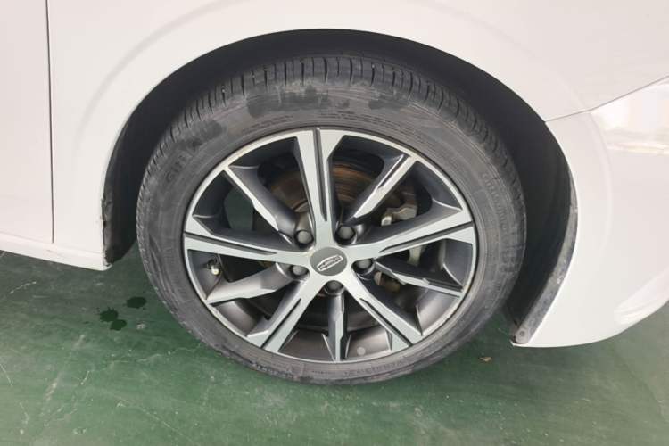 Used Geely Auto Emgrand 2022 4th Generation 1.5L CVT Flagship Model Right Rear Wheel Hub