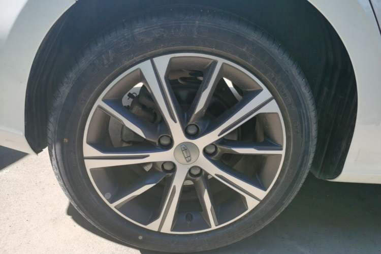 Used Geely Auto Emgrand 2022 4th Generation 1.5L CVT Luxury Model Right Rear Wheel Hub