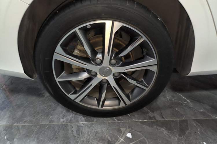 Used Geely Auto Emgrand 2022 4th Generation 1.5L CVT Flagship Model Right Rear Wheel Hub