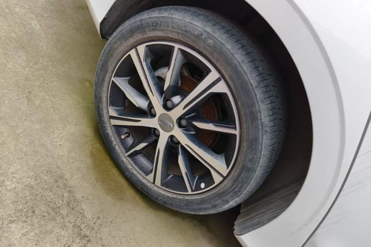 Used Geely Auto Emgrand 2022 4th Generation 1.5L CVT Flagship Model Right Rear Wheel Hub