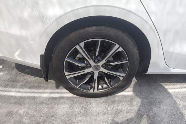 Used Geely Auto Emgrand 2022 4th Generation 1.5L CVT Flagship Model Right Rear Wheel Hub