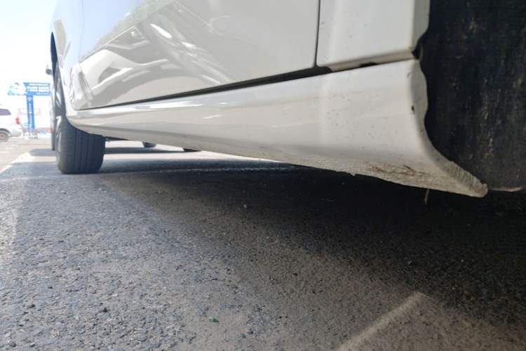 Used Geely Auto Emgrand 2022 4th Generation 1.5L CVT Elite Model Right Side Sill
