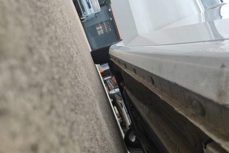 Used Geely Auto Emgrand 2022 4th Generation 1.5L CVT Flagship Model Right Side Sill