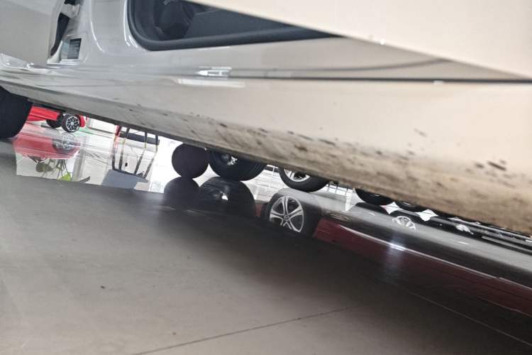 Used Geely Auto Emgrand 2022 4th Generation 1.5L CVT Flagship Model Right Side Sill